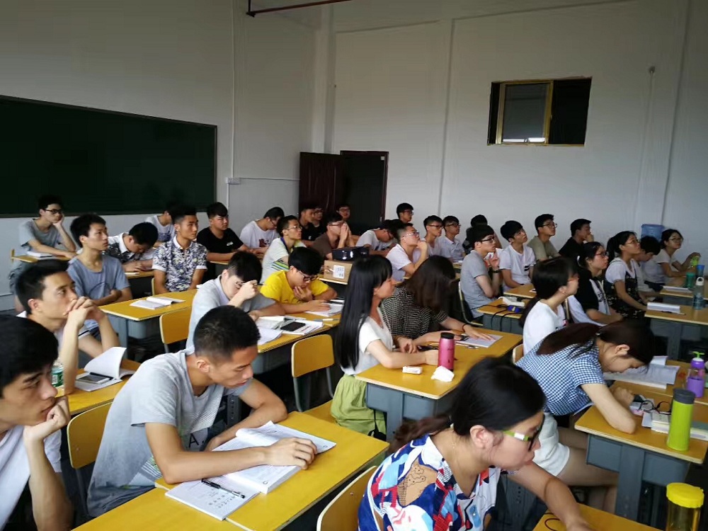 湖南工业大学的同学们在智汇云校长沙校区实习.jpeg
