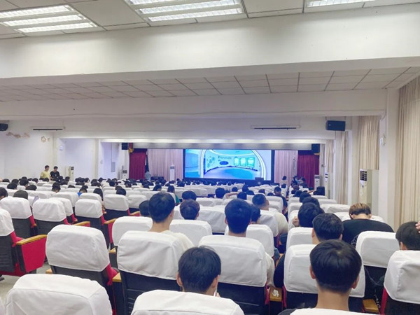 内江职院华为ICT学院华为认证培训班.jpg