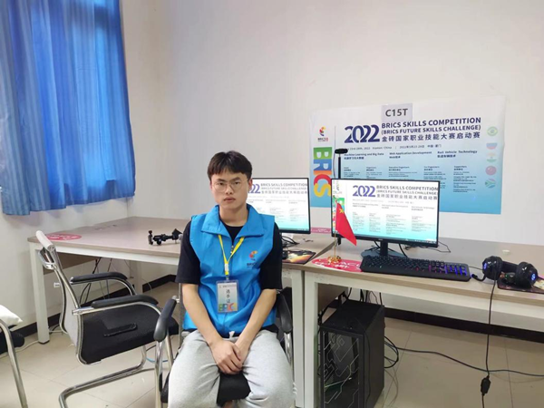 重庆机电职业技术大学杜洪江.png