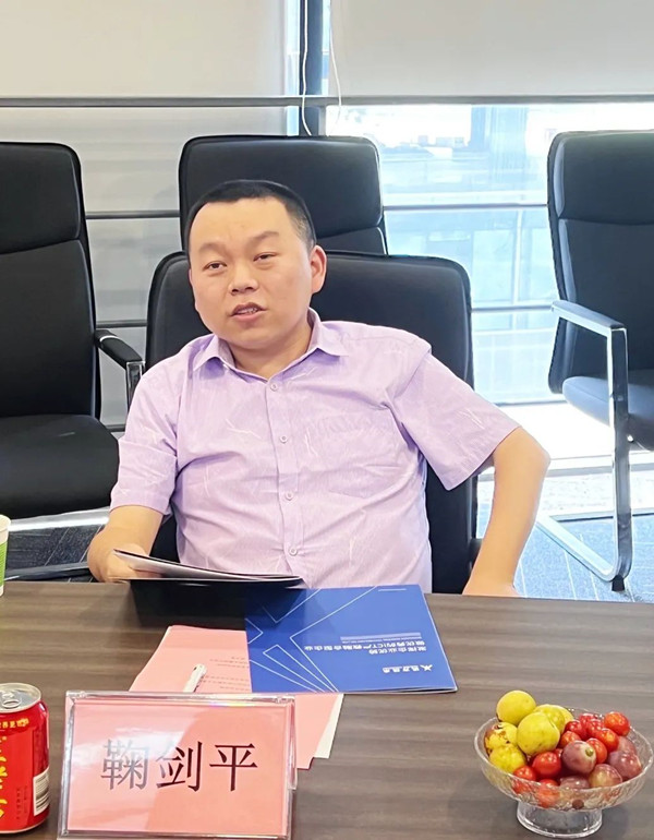 湖北商贸学院鞠剑平.jpg