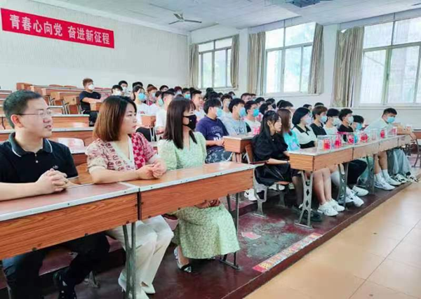 湖北开放职业学院&讯方技术迎新生座谈会.png