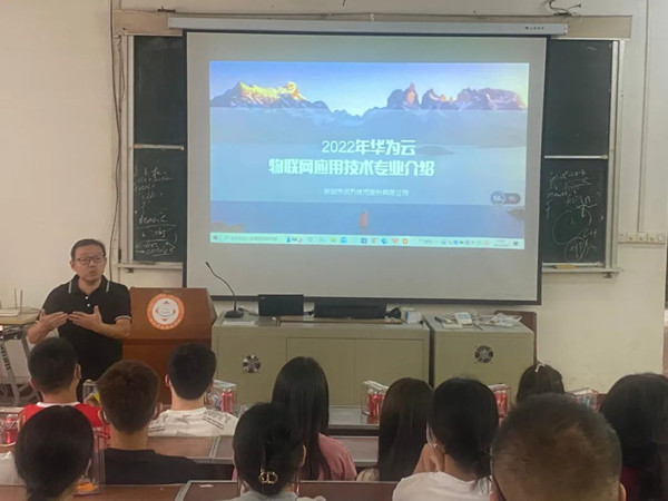 湖北开放职业学院院长王涛.jpg
