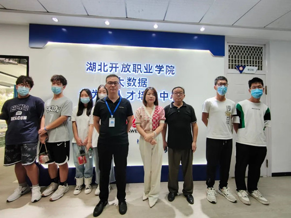 湖北开放职业学院&讯方技术迎新生座谈会.jpg
