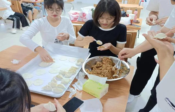 山东信息职业技术学院&讯方技术开展迎新生庆中秋晚会.png