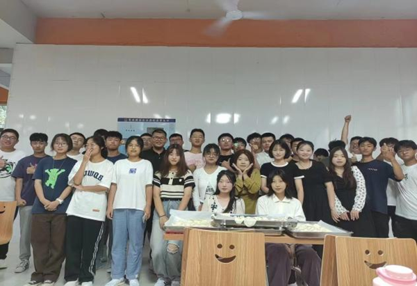 山东信息职业技术学院&讯方技术开展迎新生庆中秋晚会.png