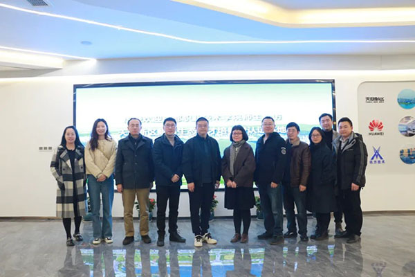 成都职业技术学院师生到访鲲鹏人才基地.jpg