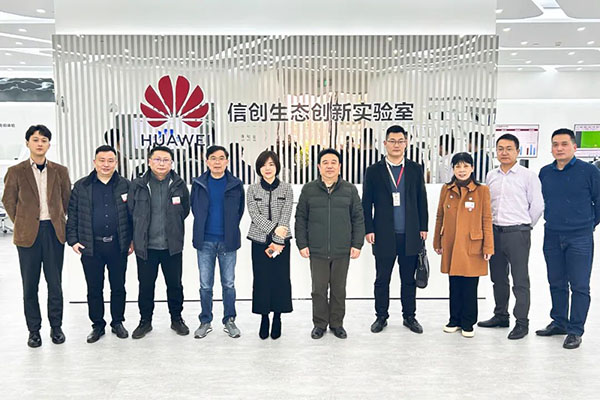 荆州职业技术学院领导莅临华为武研所、讯方武汉基地考察.jpg