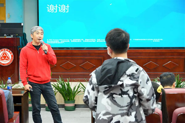 亚马逊邓琪彪.jpg