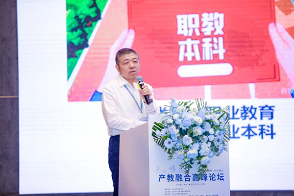 重庆机电职业技术大学副校长王力.jpg
