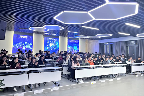 安徽邮电职业技术学院ICT行业讲座.jpg