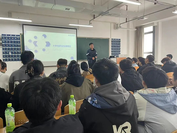 郑州信息工程职业学院双高班.jpg