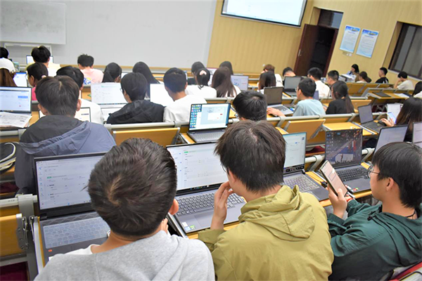 西安培华学院华为云专场活动.png