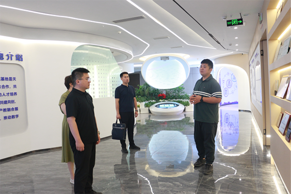 鲲鹏人才基地.png 鲲鹏人才基地.png