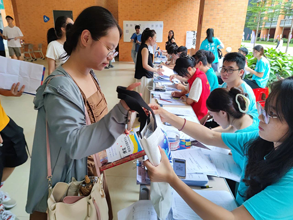 广东科技学院迎新活动.png