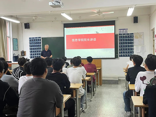 郑州信息工程职业学院院长张亚东.png