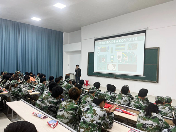 焦作工贸华为ICT学院新生讲座.png