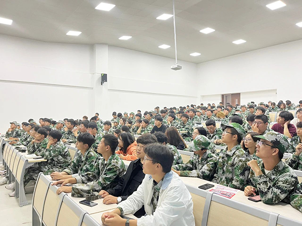 焦作工贸华为ICT学院新生讲座.png