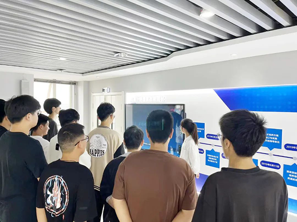 郑州信息工程职业学院行业知识学习活动.png
