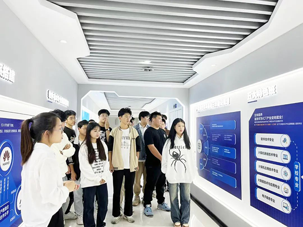 郑州信息工程职业学院行业知识学习活动.png