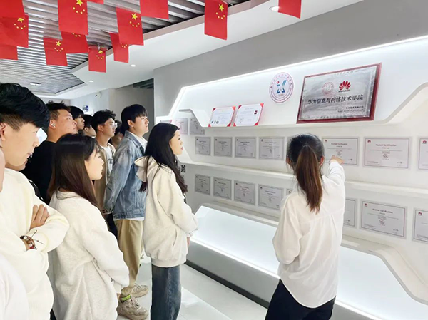 郑州信息工程职业学院行业知识学习活动.png