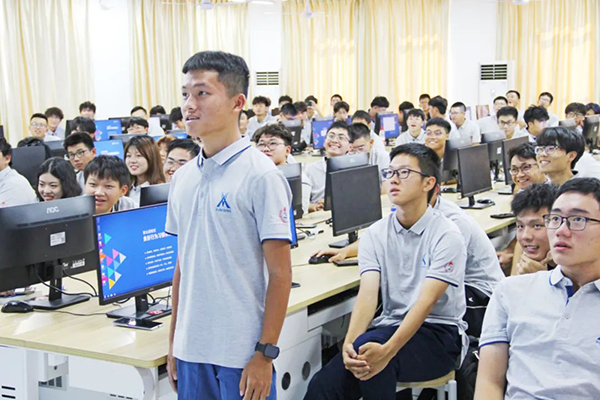 广东科技学院2023级华为ICT学院专业入学教育讲座.png