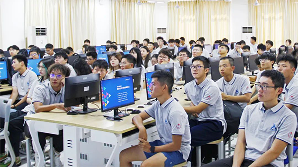 广东科技学院2023级华为ICT学院专业入学教育讲座.png