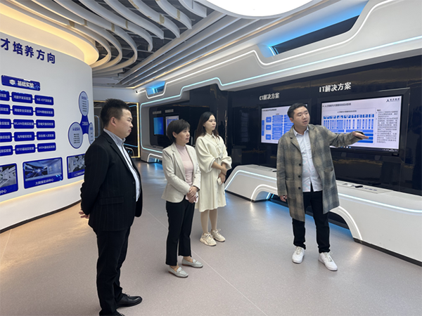 讯方技术校企合作经理冯诗航.png