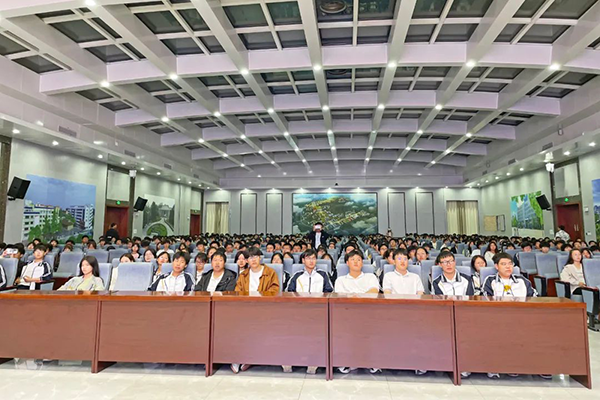 襄阳职业技术学院华为ICT行业讲座.png