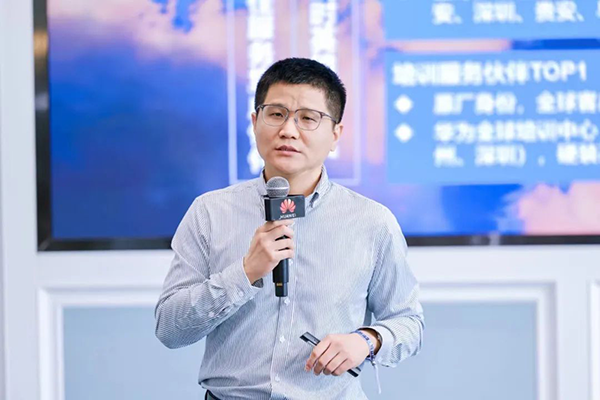 讯方·智汇云校深圳区域交付与服务部总监张梁.png