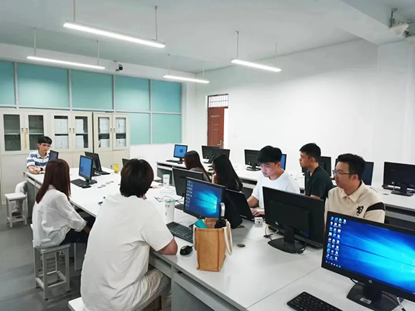 广州商学院华为创新班班委交流座谈会.png