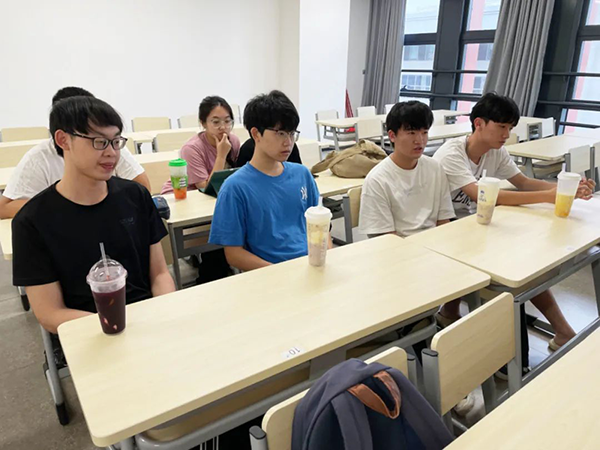 广州商学院华为创新班班委交流座谈会.png