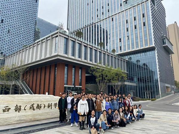 内江师范学院师生到访鲲鹏人才基地.png