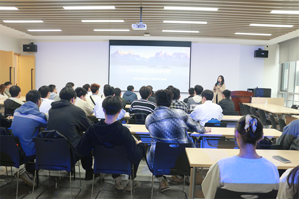 内江师范学院师生到访鲲鹏人才基地.png
