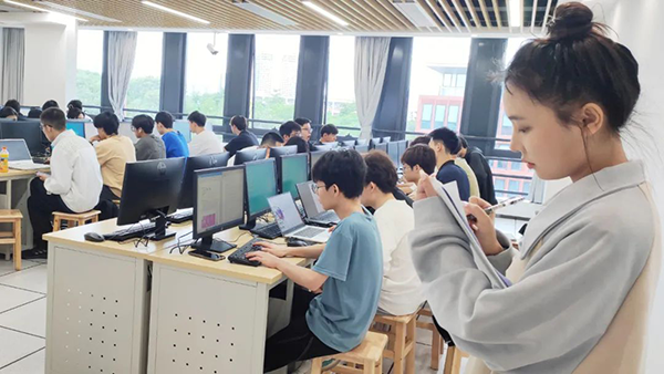 广州商学院华为创新班.png