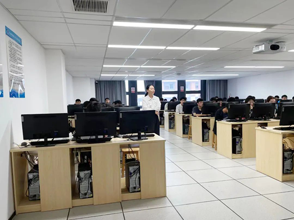 广州商学院华为创新班.png