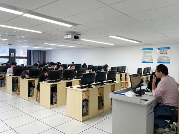 广州商学院华为创新班.png