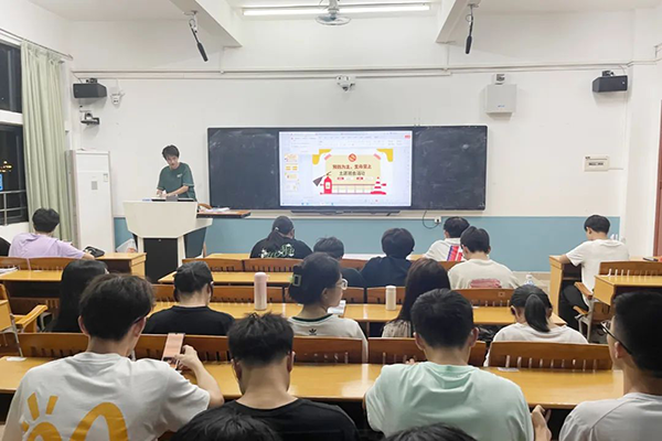 广州商学院华为创新班23级新生月度主题班会.png