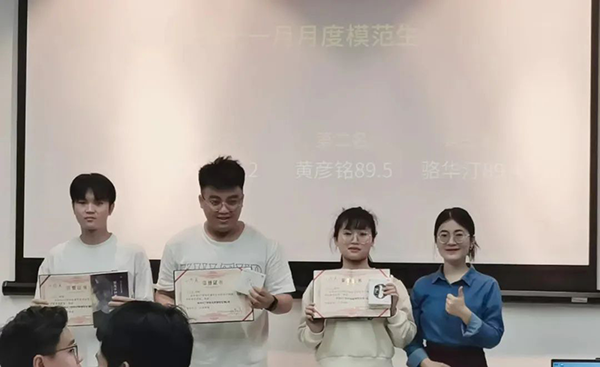 广东科技学院华为ICT学院第二次月度评优评奖活动.png