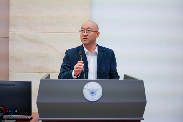 成都工业学院副校长张祖涛.png