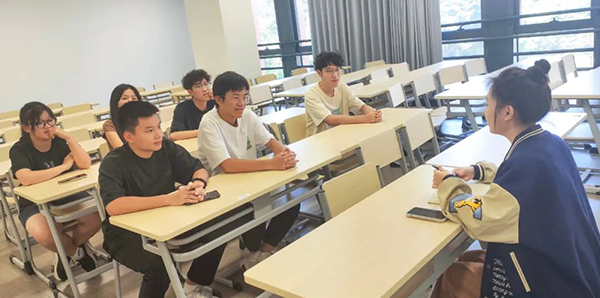 广州商学院23级新生“我与华为最美合照”活动.png