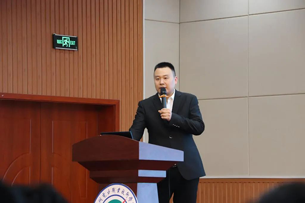 讯方技术华为ICT学院班主任张榭老师.png