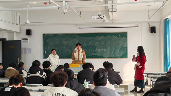 淮南职业技术学院班委即兴话题演讲.png