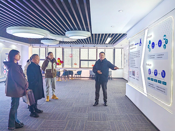 湖北恩施学院莅临讯方技术武汉基地考察交流.png