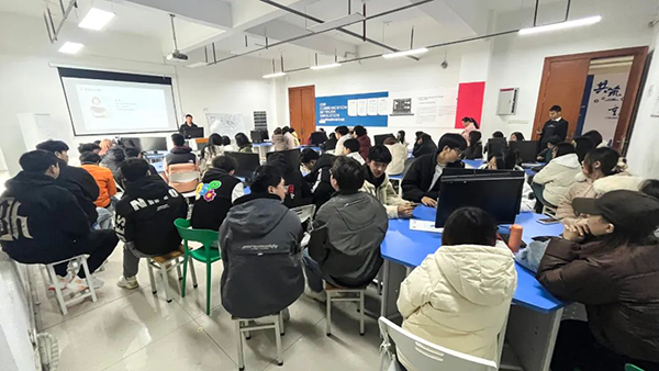 重庆建筑科技职业学院ICT行业大讲堂.png