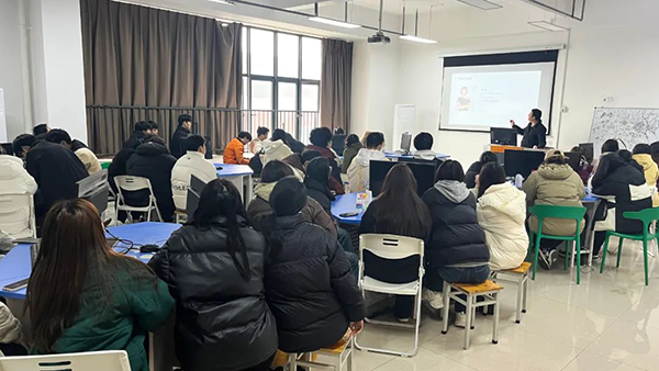 重庆建筑科技职业学院ICT行业大讲堂.png