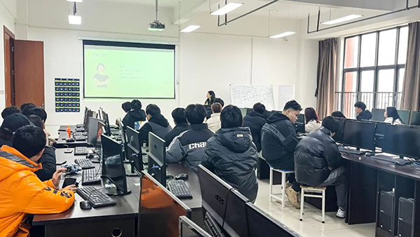 重庆建筑科技职业学院ICT行业大讲堂.png
