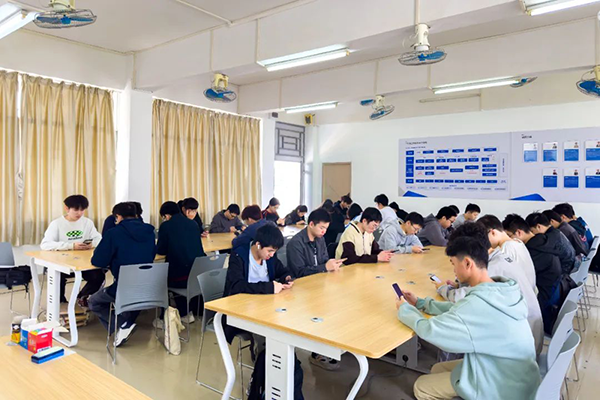 广东理工学院学子通过华为HCIA认证.png