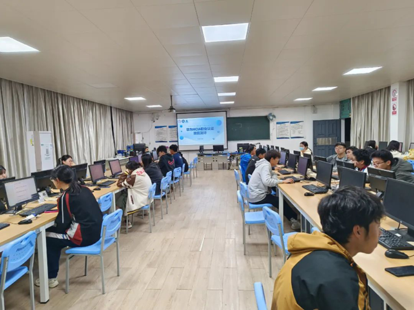 广东理工学院学子通过华为HCIA认证.png