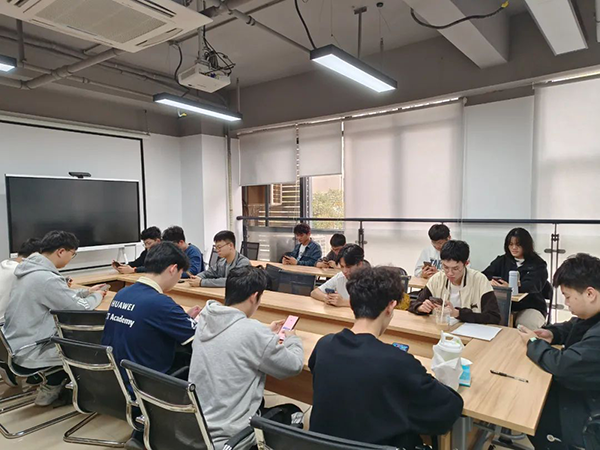 广东理工学院学子通过华为HCIA认证.png