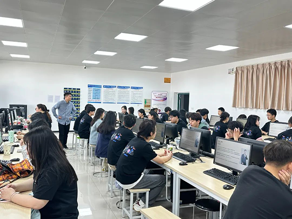 湖北科技职业学院.png